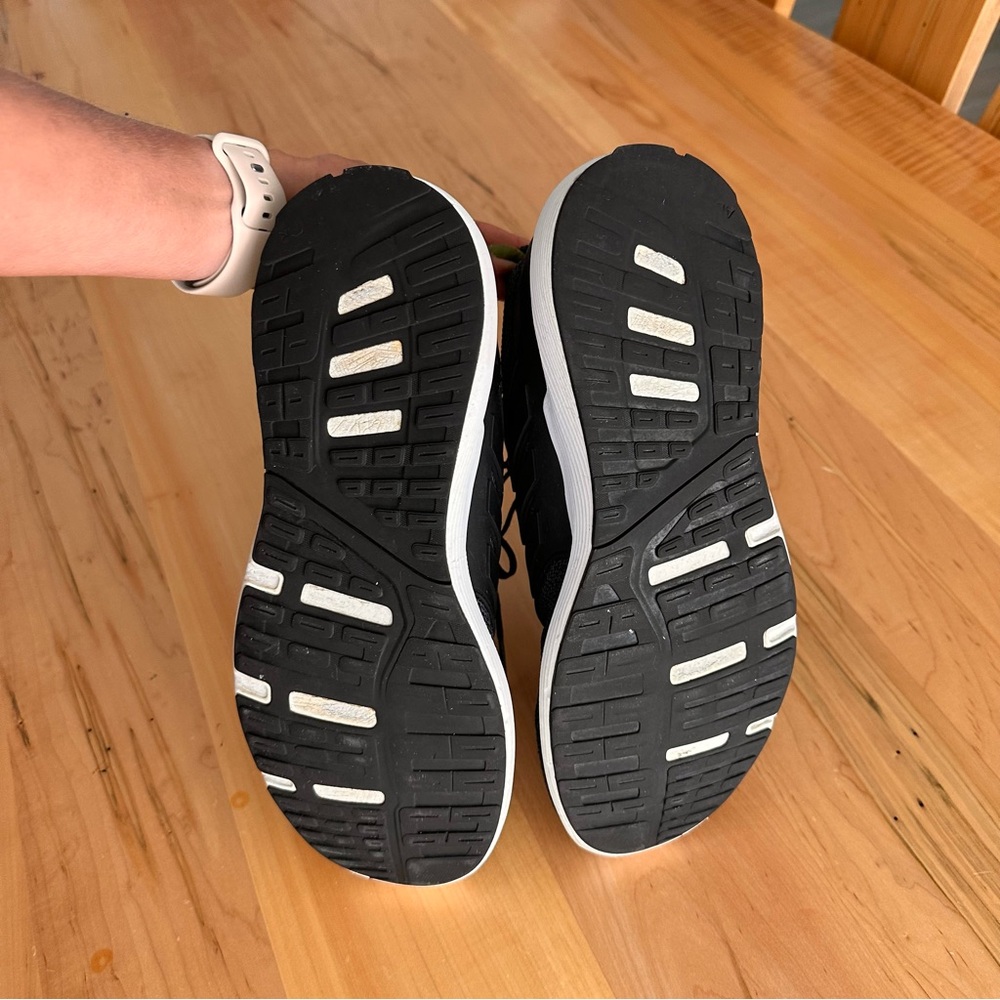 Adidas athletic shoes 10 - Picture 6 of 7